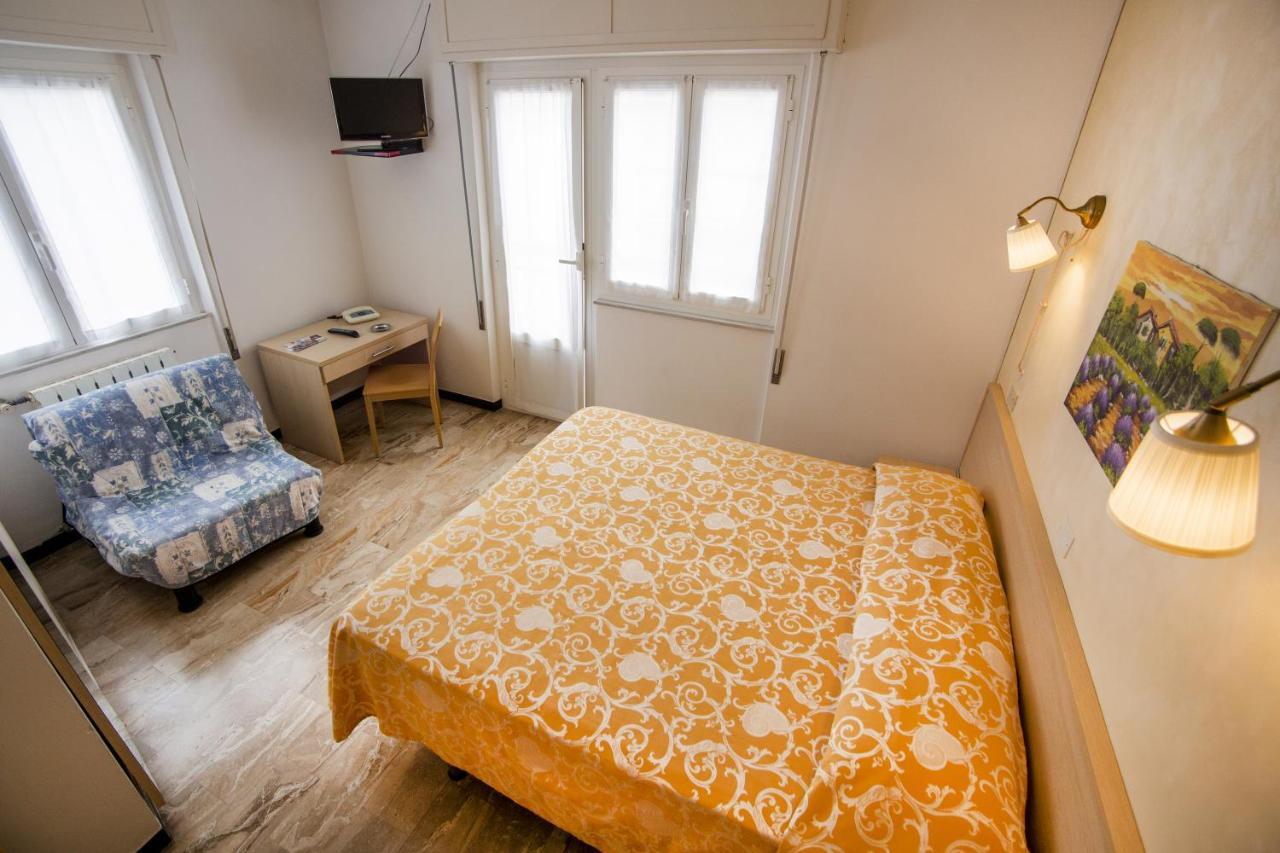 B&B Hotel Costa Azzurra Spotorno Luaran gambar