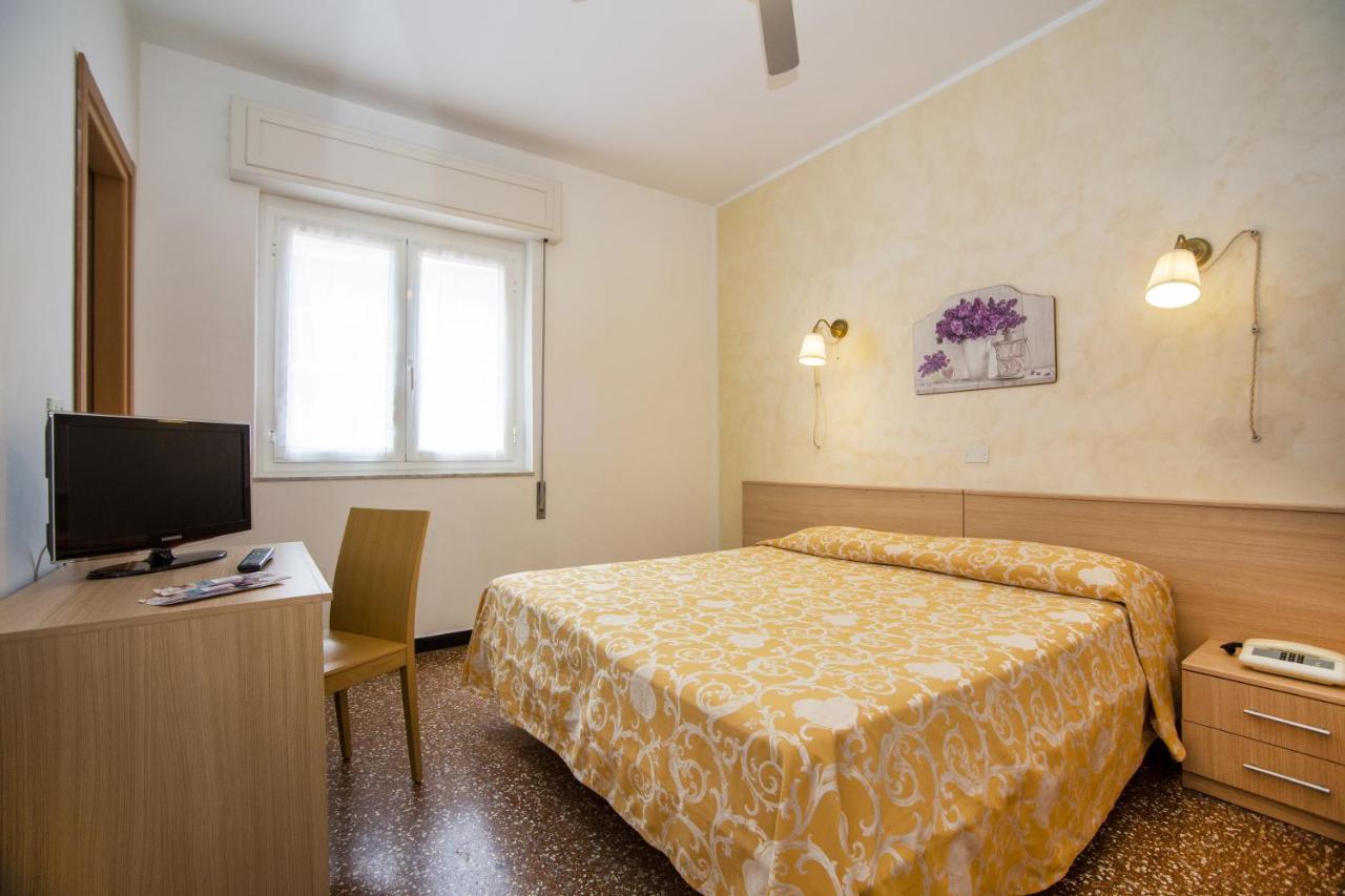 B&B Hotel Costa Azzurra Spotorno Luaran gambar