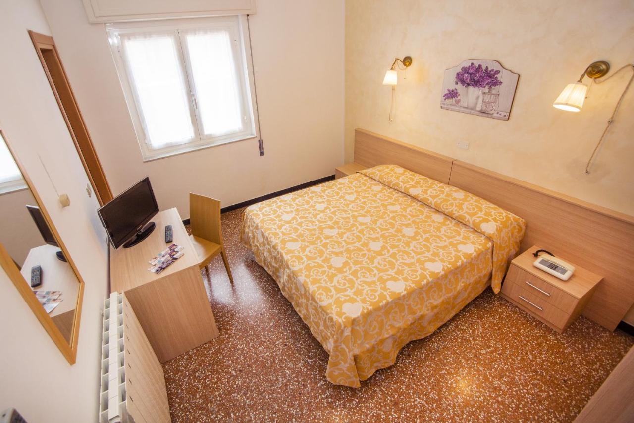 B&B Hotel Costa Azzurra Spotorno Luaran gambar